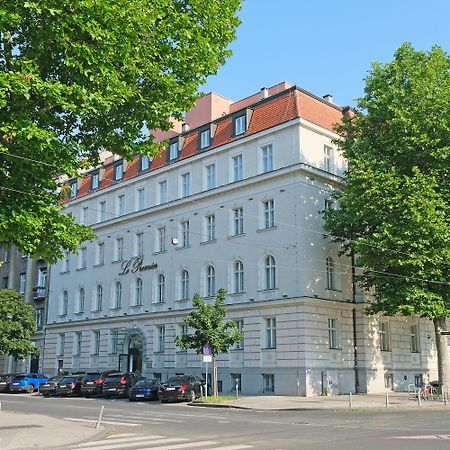 Hotel Le Premier Zagreb Exterior foto The hotel in 2019